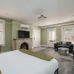 Pasadena Suite At Hamilton