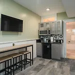 Pasadena Suite At Hamilton